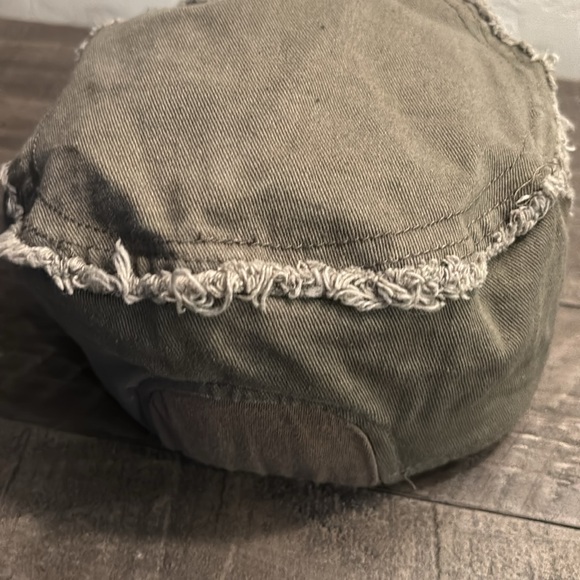 Hat - Picture 5 of 6